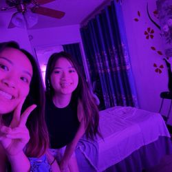 Smile Massage & Spa - Massage with the sister!