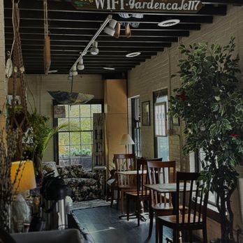 Webster Groves Garden Cafe - Seating - Coffee & Tea Near Me - Webster Groves, Missouri