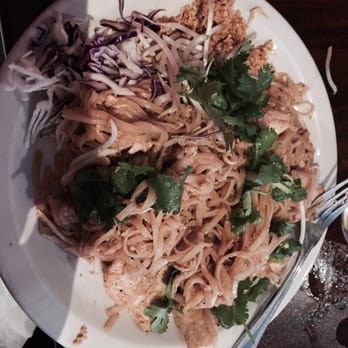 Mai Thai Restaurant - Chicken pad Thai - Thai Near Me - Austin, Texas