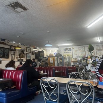 Bellflower Diner - Classic Old school vibes - Breakfast & Brunch Near Me - Bellflower, California