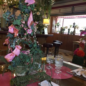 Granlund's Restaurant - Table decor - New American Near Me - Yucaipa, California Granlund's Restaurant - Table decor - New American Near Me - Yucaipa, California