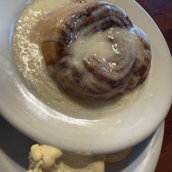 Blue Buoy Restaurant - The best cinnamon roll - Seafood Near Me - Westport, Washington