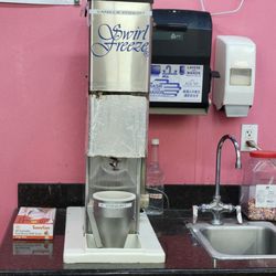 MJ Market / Sweet Retreat - One frozen yogurt machine