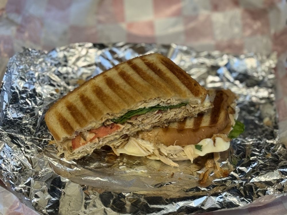 Roasted N Toasted Subs Logo