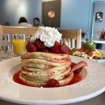 Wild Eggs - Strawberry Tall Cakes - Breakfast & Brunch Near Me - Graymoor-Devondale, Kentucky
