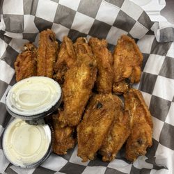 Triple Threat Sports Bar & Grill - Lemon pepper Traditional Wings