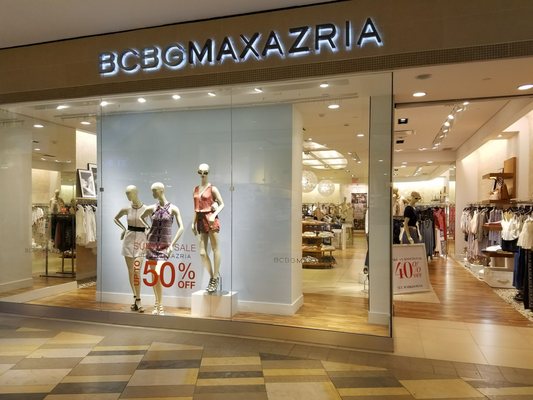 BCBG MAXAZRIAのショップで購入したものです。 BCBG MAXAZRIAのショップで購入したものです。