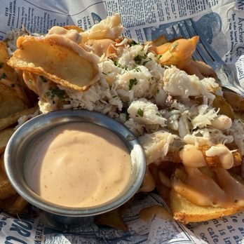 Sam's Anchor Cafe - Fries with crab - Seafood Near Me - Tiburon, California Sam's Anchor Cafe - Fries with crab - Seafood Near Me - Tiburon, California
