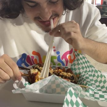 Crispy Streets - Nice cheese pull - Food Trucks Near Me - Miami, Florida