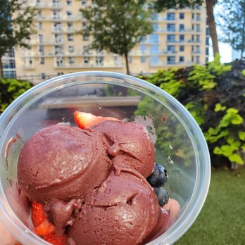 Vida Bowls - Acai sorbet, organic granola, strawberries, blueberries, banana chips, and drizzled with organic agave nectar. - Acai Bowls Near Me - Dallas, Texas Vida Bowls - Acai sorbet, organic granola, strawberries, blueberries, banana chips, and drizzled with organic agave nectar. - Acai Bowls Near Me - Dallas, Texas