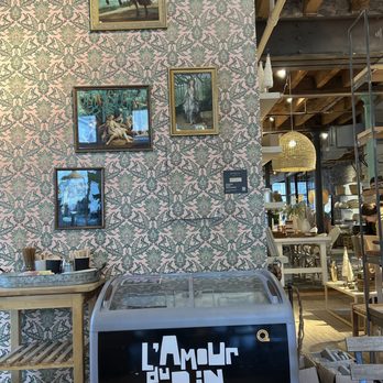 L’Amour du Pain - Cool vibe - Bakeries Near Me - Montreal, Quebec