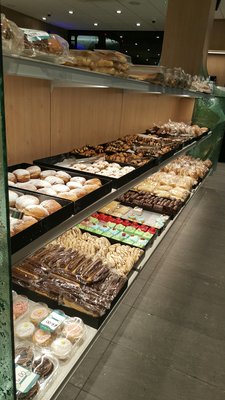 Grodzinski Stamford Hill bakery by null