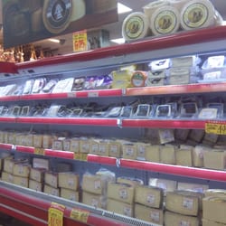 Valdejimena - Uno de los lineales de quesos, muchas ofertas y tipos
