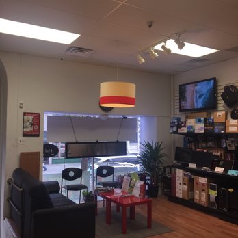 Eazy Computers & iPhone Repair - Waiting area - IT Services & Computer Repair Near Me - Philadelphia, Pennsylvania