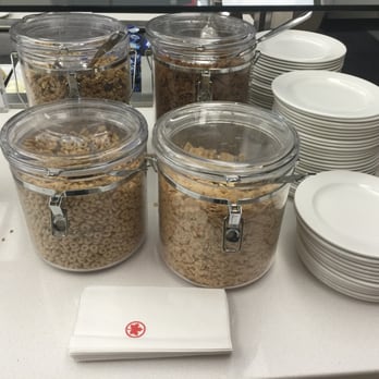 Salon Feuille d'Érable - Breakfast - Airport Lounges Near Me - Dorval, Quebec