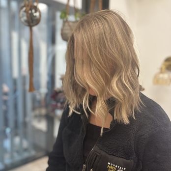 The Vine Salon Suite - Textured blonde dimensional bob - Hair Stylists Near Me - Englewood, Colorado The Vine Salon Suite - Textured blonde dimensional bob - Hair Stylists Near Me - Englewood, Colorado
