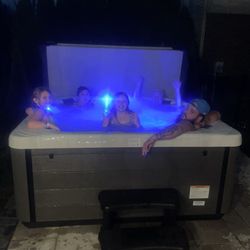 Tradewinds Spas - Hot tub