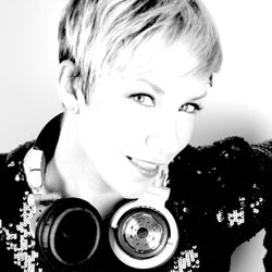 Girl On Wax Entertainment - DJ Leanne