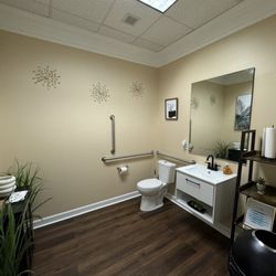 Mixed Esthetics - Restroom