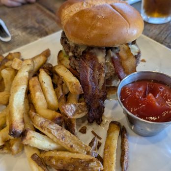 Craft 96 Draught House + Kitchen - Gouda Mushroom Burger - American Near Me - League City, Texas Craft 96 Draught House + Kitchen - Gouda Mushroom Burger - American Near Me - League City, Texas