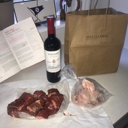 Stew meat, wine and marrowbones Stew meat, wine and marrowbones