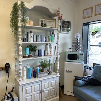Makeovers By Mel - Full-line salon services with pleasant, professional staff. - Hair Salons Near Me - Powell, Tennessee