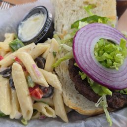 Burger w/pasta salad Burger w/pasta salad
