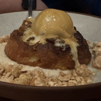 Daisies - Apple upside down cake - Pasta Shops Near Me - Chicago, Illinois