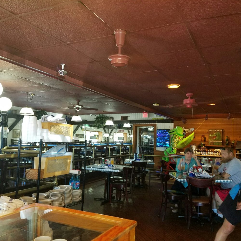 Cracklin' Jack's - Sitting area - Seafood Near Me - Naples, Florida