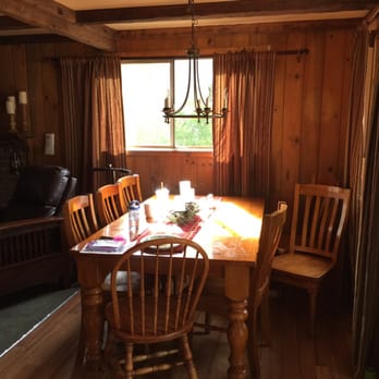 Arrowhead Pine Rose Cabins - Cabin 14 kitchen table. Very roomy. - Venues & Event Spaces Near Me - Twin Peaks, California Arrowhead Pine Rose Cabins - Cabin 14 kitchen table. Very roomy. - Venues & Event Spaces Near Me - Twin Peaks, California