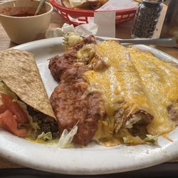 Vel's Amigo's - Hard shell taco, chilies rellano, tamale