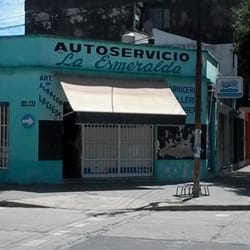 La Esmeralda - Frente de La Esmeralda, en la esquina de Av. Ayacucho y Lainez.