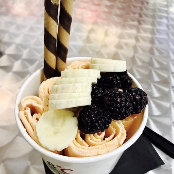 Negative 8C - Lost in Thailand with bananas, black berries, and the chocolate wafer stick - Desserts Near Me - Gardena, California