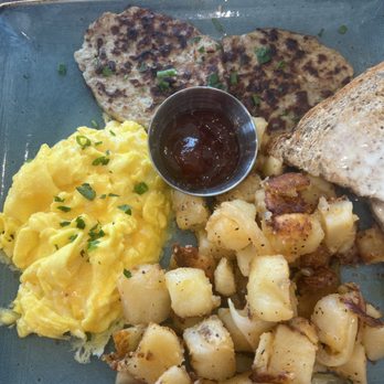 First Watch - Traditional breakfast with apple chicken sausage - Breakfast & Brunch Near Me - Hollywood, Florida