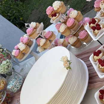 Sunny Bakery - Pandan coconut cake and regular cupcakes - Bakeries Near Me - San Gabriel, California