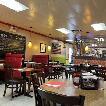 Damian's Eatery - Dinning table zone - American Near Me - Clifton Township, Pennsylvania