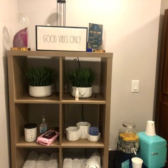 VIVA Wellness - Personal hygeine items available for use like hair ties. Cooling towels with essential oils stored in the blue cooler. - Saunas Near Me - Brookfield, Wisconsin
