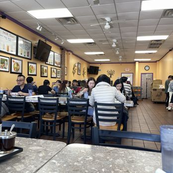 Bun Bo Hue Duc Chuong 3 - Wow. Very busy today. The seating style is community seating. - Vietnamese Near Me - Houston, Texas
