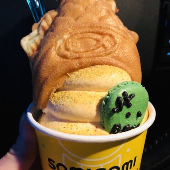 Somisomi - Thai tea Ahboong (upside down) with graham cracker and captain crunch dust. Or toppings. Yum! - Desserts Near Me - Long Beach, California
