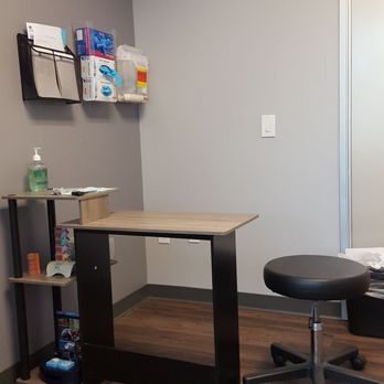 Endocrinology Associates - Minimalist exam rooms. Feels a bit cold. - Endocrinologists Near Me - Chandler, Arizona Endocrinology Associates - Minimalist exam rooms. Feels a bit cold. - Endocrinologists Near Me - Chandler, Arizona