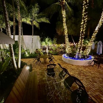 The Sims House - Outdoor dining area - American Near Me - Jupiter, Florida