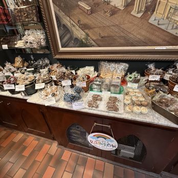 Schmidt's Fudge Haus - Chocolates mmmmmm - Candy Stores Near Me - Columbus, Ohio Schmidt's Fudge Haus - Chocolates mmmmmm - Candy Stores Near Me - Columbus, Ohio