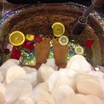 Citris Nail Spa - Beautiful jet-less soaking bowl with your own pretty pillow for your lap. - Nail Salons Near Me - Houston, Texas