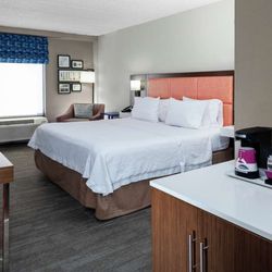 Hampton Inn Woodbridge - Guest room