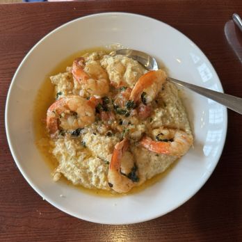 The Mount Vernon Inn Restaurant - Shrimp and Grits - American Near Me - Mount Vernon, Virginia The Mount Vernon Inn Restaurant - Shrimp and Grits - American Near Me - Mount Vernon, Virginia