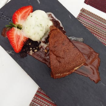 Este Oeste - Bolo de chocolate divino! - Sushi Bars Near Me - Lisbon, 11 Este Oeste - Bolo de chocolate divino! - Sushi Bars Near Me - Lisbon, 11