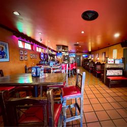 Don Ricardo's Bar & Grill - Very cozy vibes!