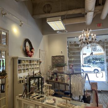 d'annata Boutique - Candles etc - Women's Clothing Near Me - Las Vegas, Nevada d'annata Boutique - Candles etc - Women's Clothing Near Me - Las Vegas, Nevada