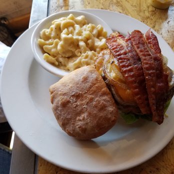 BiGA - Biga Burger w/ chili mac & cheese - American Near Me - Prescott, Arizona