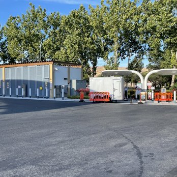 Shell Gas Station - New hydrogen fuel stations on the right and the storage unit/tank/secure storage for above ground hydrogen containment on the left. - Gas Stations Near Me - San Jose, California